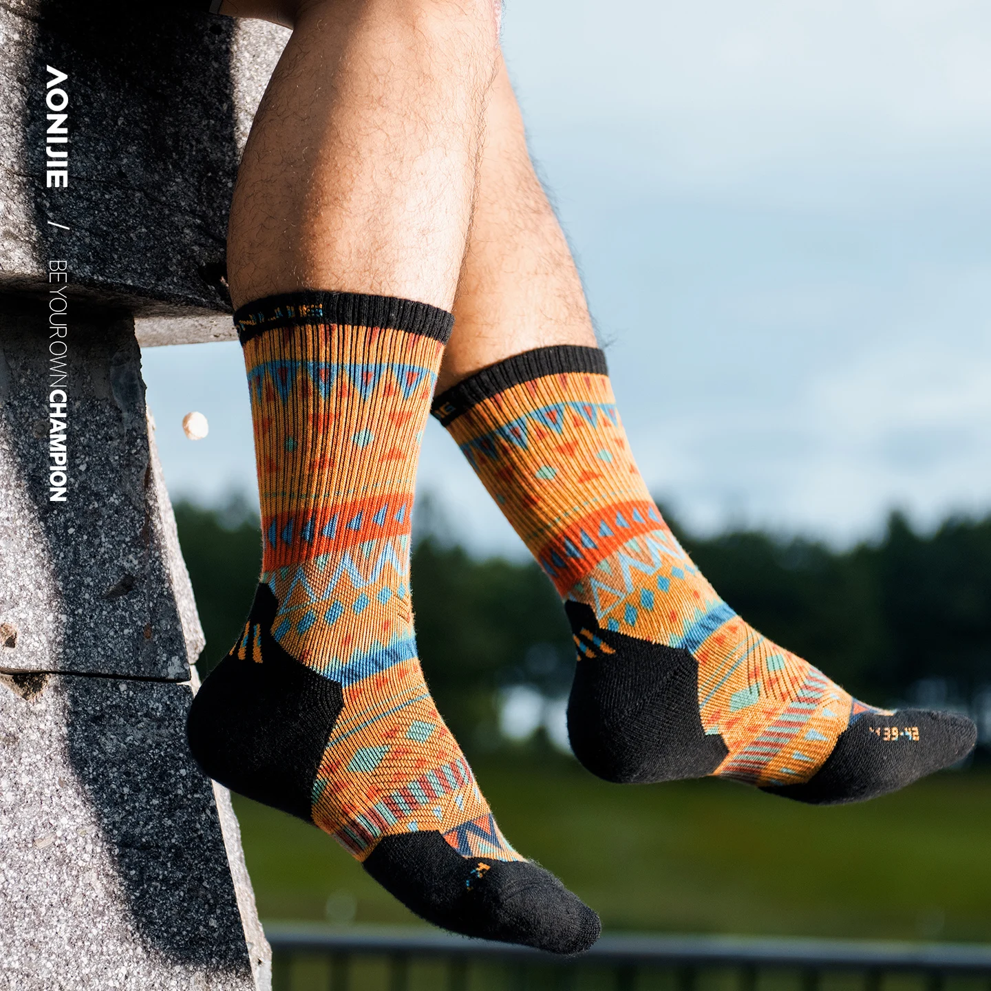 AONIJIE Outdoor Wool Crew Sock - مراجعة Wool Hiking Sock وسعره