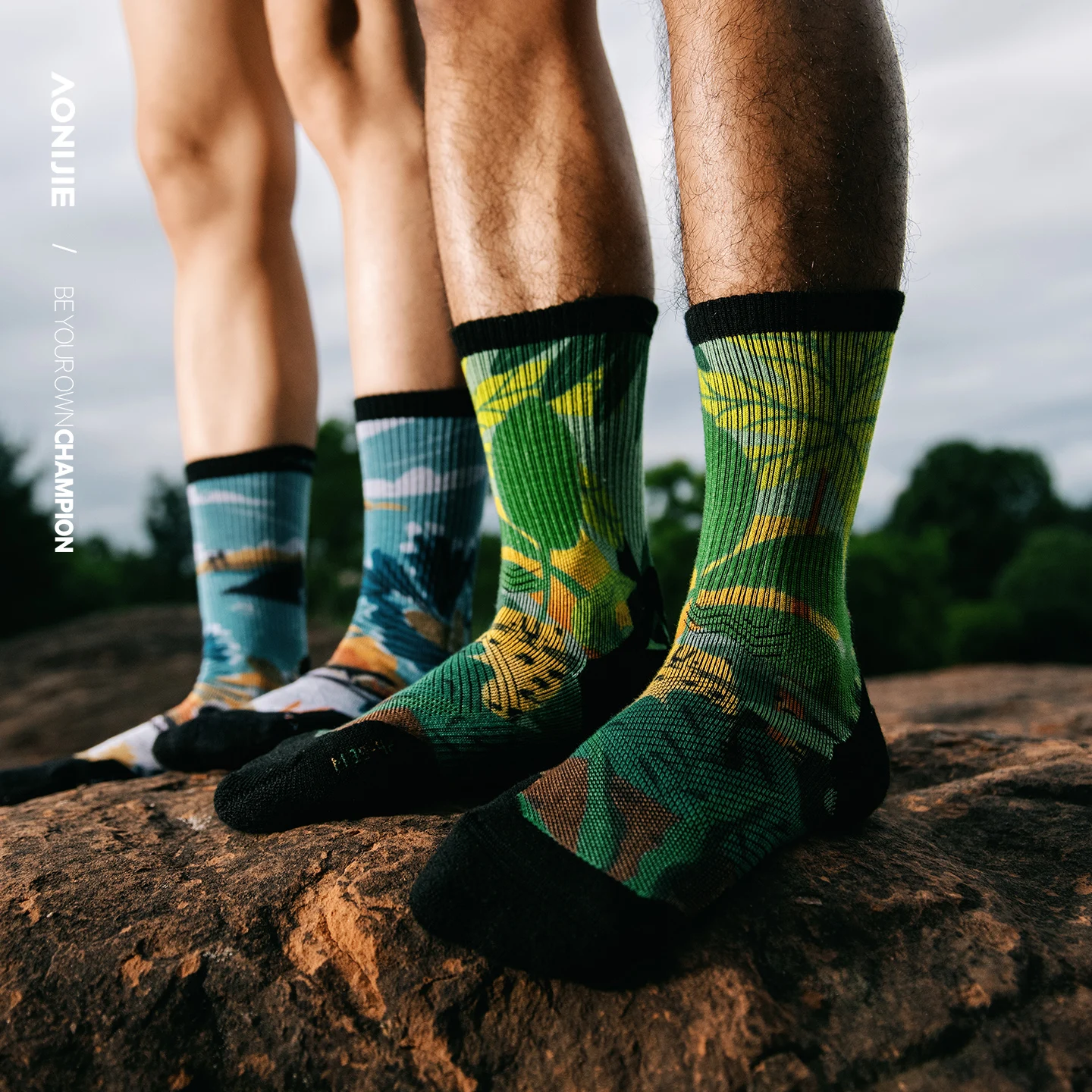 AONIJIE Outdoor Wool Crew Sock - مراجعة Wool Hiking Sock وسعره