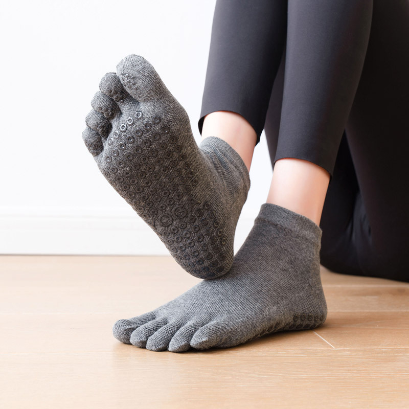Anti-Slip Women Pilates Socks  - مراجعة No Show Sock Women وسعره