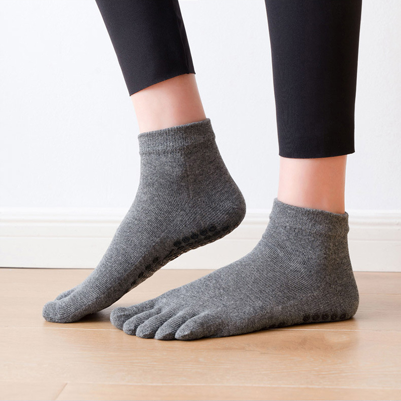 Anti-Slip Women Pilates Socks  - مراجعة No Show Sock Women وسعره